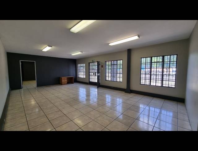 734M² WAREHOUSE TO LET IN JET PARK